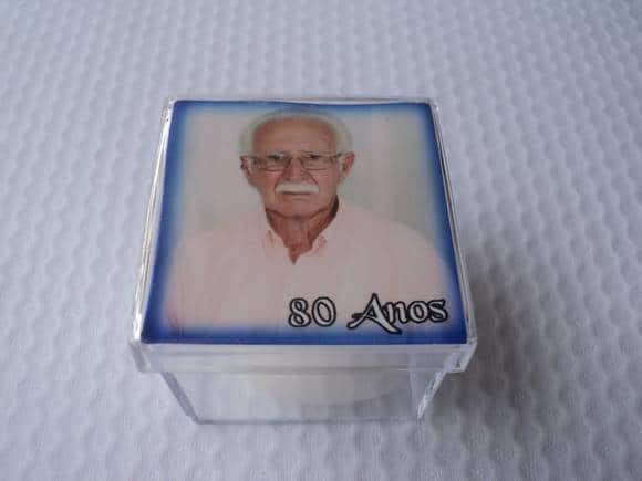 Lembrancinhas de aniversário de 80 anos com potinho personalizado com foto Lembrancinhas de aniversário de 80 anos com potinho personalizado com foto