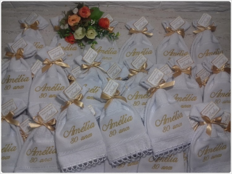 Mini toalha como lembrancinhas de aniversário de 80 anos Mini toalha como lembrancinhas de aniversário de 80 anos