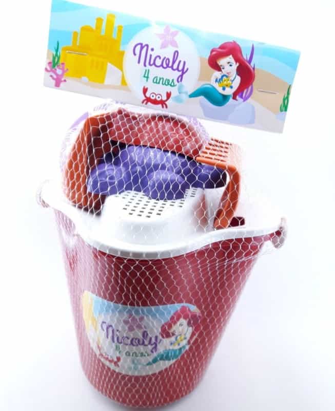 Um belo kit personalizado com vários itens Um belo kit personalizado com vários itens