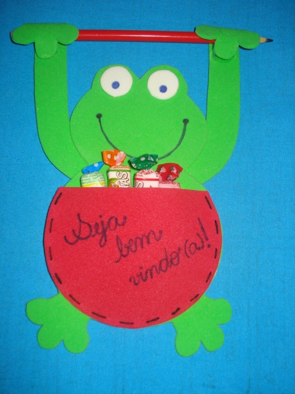 Lindo sapinho que serve de compartimento para colocar doces Lindo sapinho que serve de compartimento para colocar doces