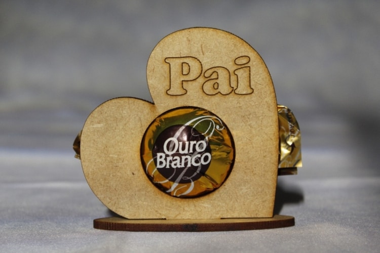Para o Dia dos Pais uma lembrancinha de bombom no MDF Para o Dia dos Pais uma lembrancinha de bombom no MDF