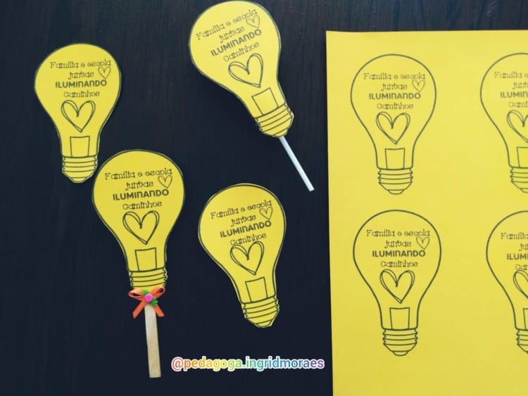 lembrancinha simples de lâmpada para reunião de pais
