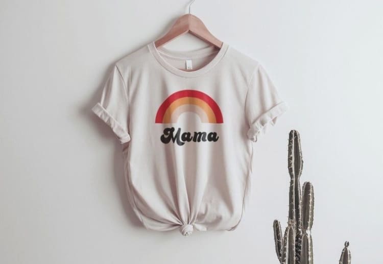 Você pode personalizar uma camiseta para homenagear a mulher grávida