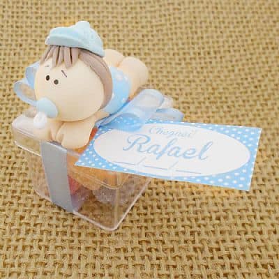caixinha de acrílico decorada em biscuit para maternidade