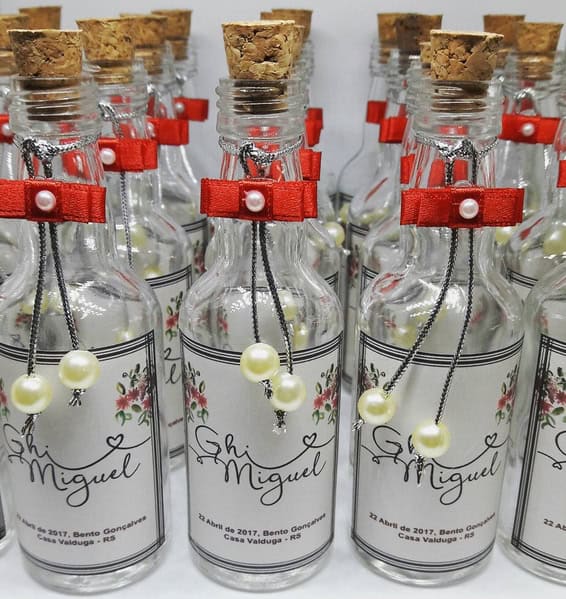 18 lembrancinha de casamento com garrafa de vidro @catitaetau 18 lembrancinha de casamento com garrafa de vidro @catitaetau