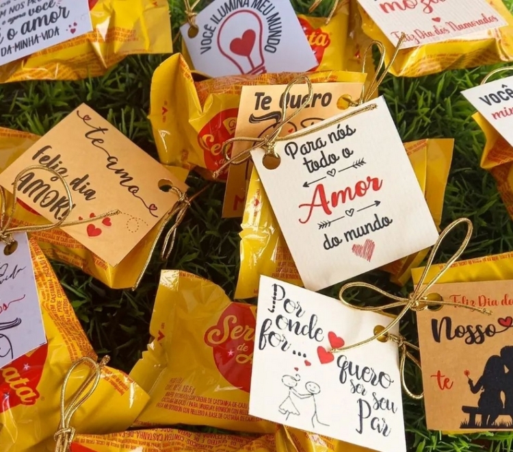 17 lembrancinha com bombom Serenata de Amor @edubombonsfestas 17 lembrancinha com bombom Serenata de Amor @edubombonsfestas