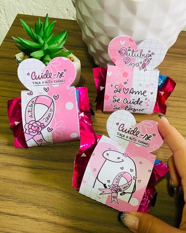 30 lembrancinha com bombom outubro rosa @biaspapelariapersonalizada 30 lembrancinha com bombom outubro rosa @biaspapelariapersonalizada